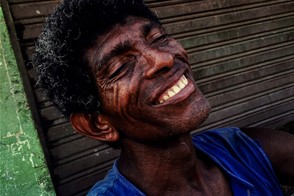 A smiling worker (Cartagena, Colombia)