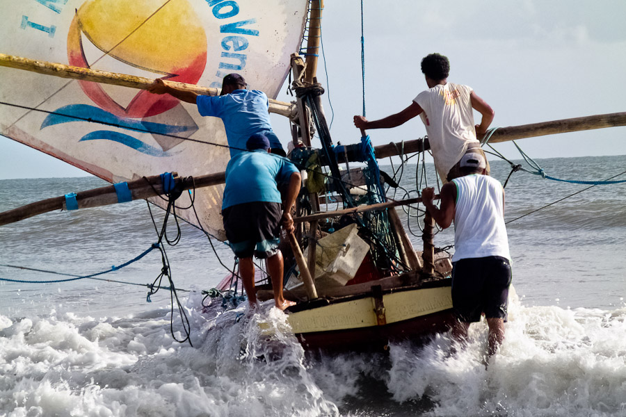 Jangada takes in a crew of four or five fishermen. There are always two crew members watching out at night when jangada is anchored on the high sea.