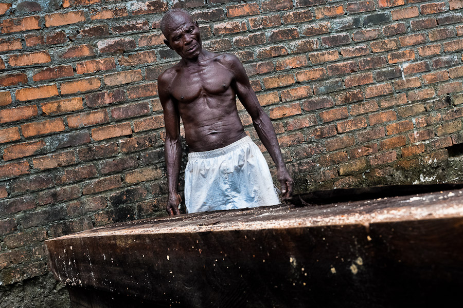 The local Afro-Colombian men have no other opportunity but to work as ‘Coteros’ (logs carriers) at sawmills.