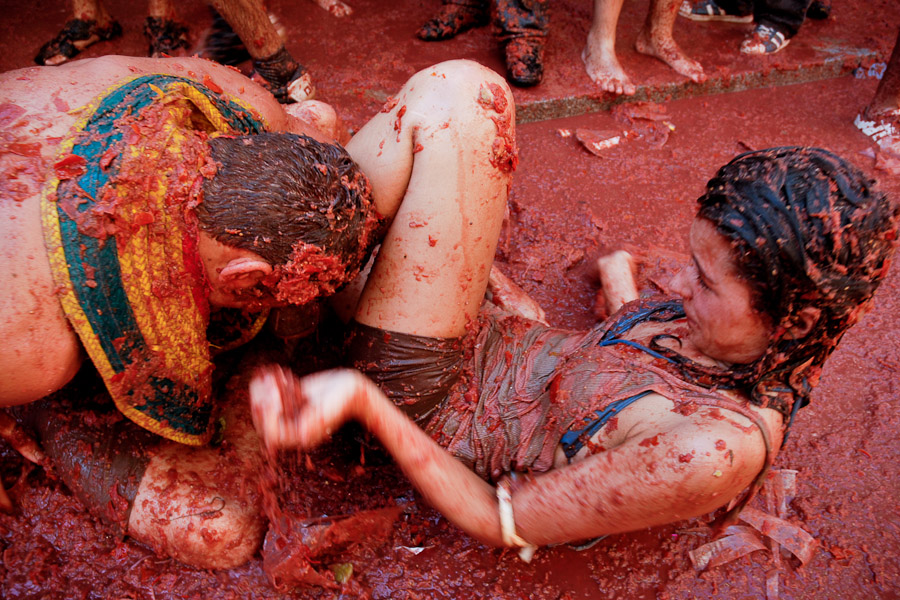 tomato-fight-spanish-festival.jpg