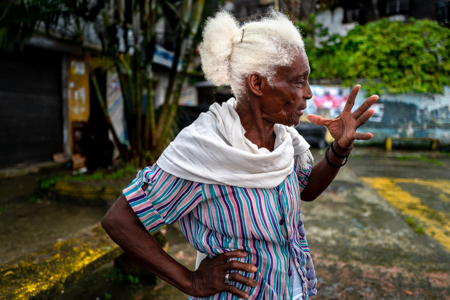 An Afro-Colombian fruit vendor talks about her work in the river market in Quibdó, Chocó, the Pacific department of Colombia.