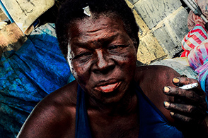 A coal woman (Cartagena, Colombia)