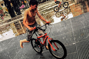 Biking in the rain (Itagüí, Colombia)