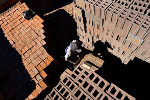 Child brick workers in Peru