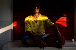 A “tinto” in the shadow (Cartagena, Colombia)