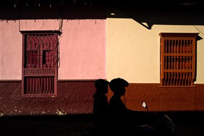 Couple riding motorbike (Sonsón, Antioquia, Colombia)