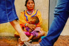 A displaced Embera Chamí woman