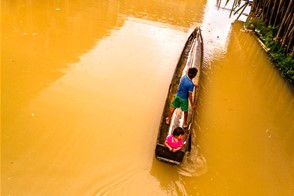 Emberá children on Río Atrato