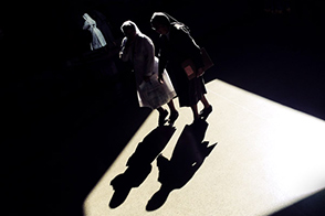 Sisters in the light (Medellín, Colombia)