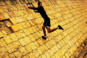 Parkour runner jumps on the wall