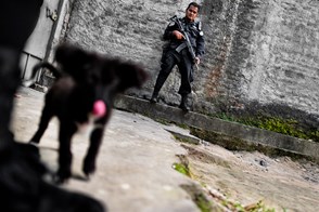 Policeman & dog (San Salvador, El Salvador)