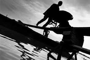 Sand miners (Puerto Berrío, Colombia)