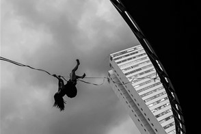 Falling off a slackline (Bogotá, Colombia)