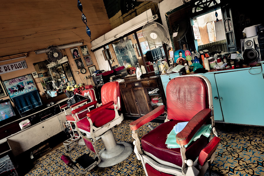 An old fashioned barber shop (‘la barbería’) in San Salvador, El Salvador.