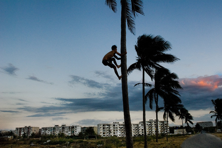 Many Cubans live in large concrete apartment blocks called “Russian buildings”. They were built during the time when Cuba was supported by the former Soviet Union.