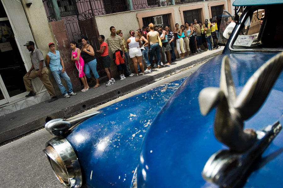 A queue can be seen everywhere in Cuba. Cubans are used to wait patiently to buy a drink on the street, to buy any shortcoming products, they even wait in a queue for the public transport.