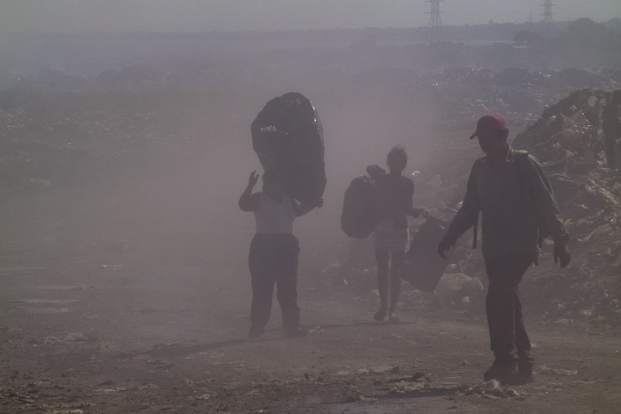 Every day the city of Managua turns out about 1500 tons of the trash which is taken out to La Chureca garbage dump.