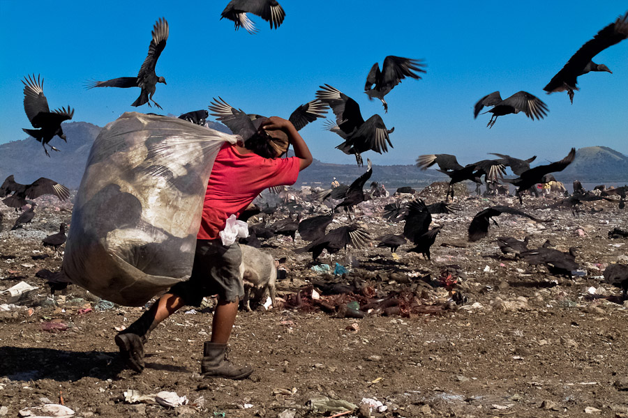 The biggest garbage dump in Central America (La Chureca) gives a poor livelihood to hundreds of Managua dwellers. They live and work on the dump re-collecting trash.