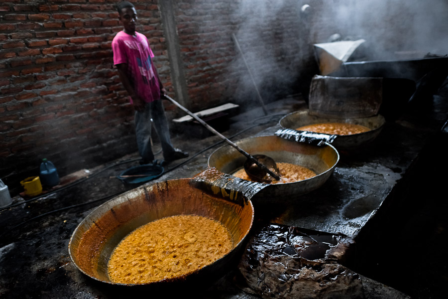 A Colombian peasant scoops up hot sugar cane juice during the processing of panela in a sugar cane mill (trapiche) in Valle del Cauca, Colombia.