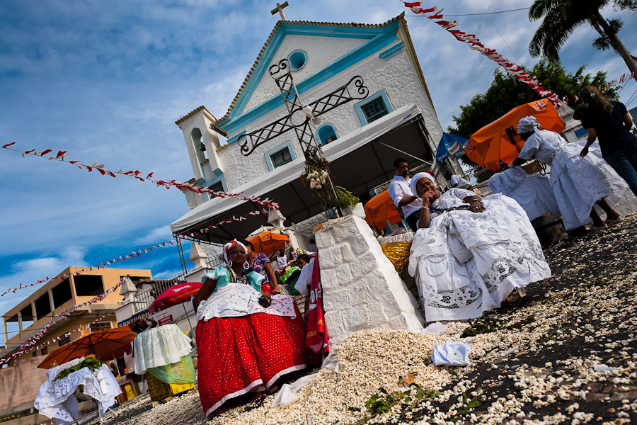 Baiana women perform the ‘popcorn bath’, an Afro-Brazilian spiritual cleansing ritual, in front of the St. Lazarus church in Salvador, Bahia, Brazil.