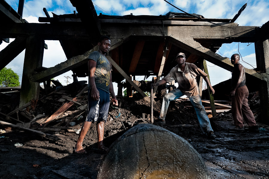 Tens of sawmills located on the banks of the jungle rivers generate almost half of Colombia's wood production.