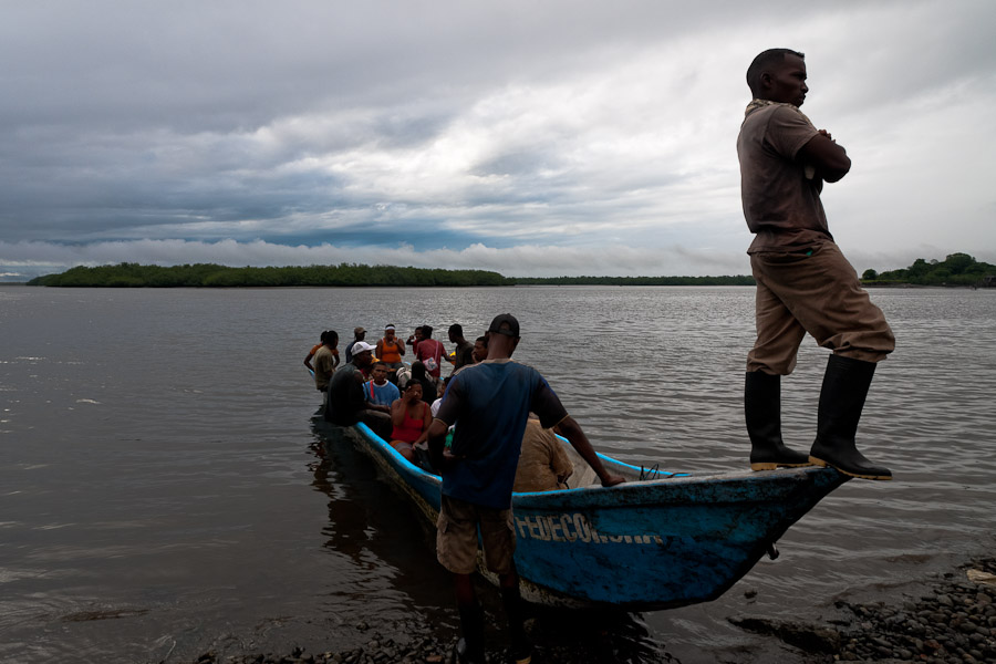 The capture and commercialization of piangua bring benefit to more than 30.000 families living on the Pacific littoral of the Colombia.