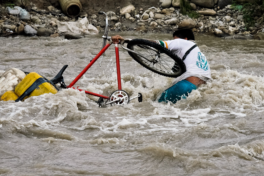 The way the gasoline smugglers cross the wild river is very risky, especially during rainy days when the water level rises to about a man's height.