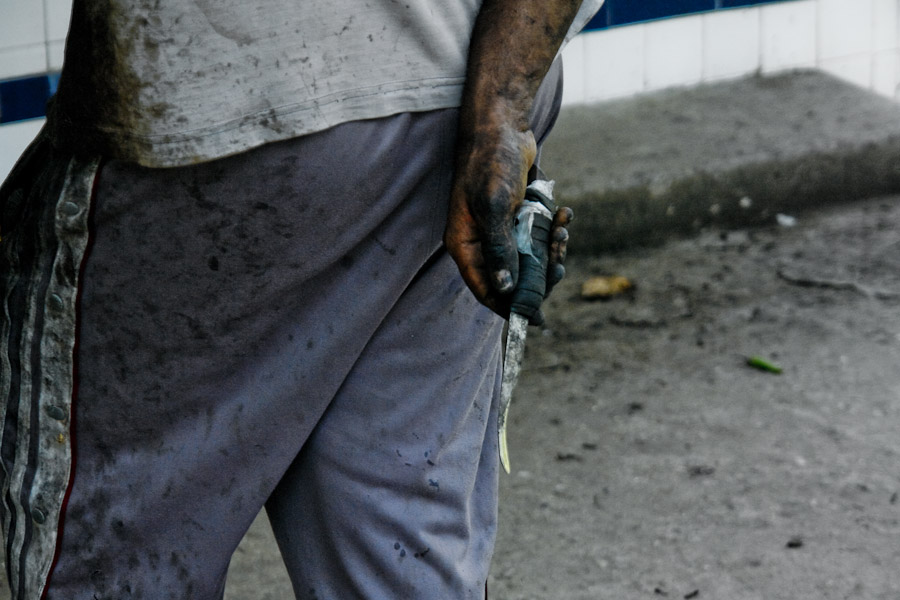 Banana workers are exposed to higly toxic chemicals through a skin contact.