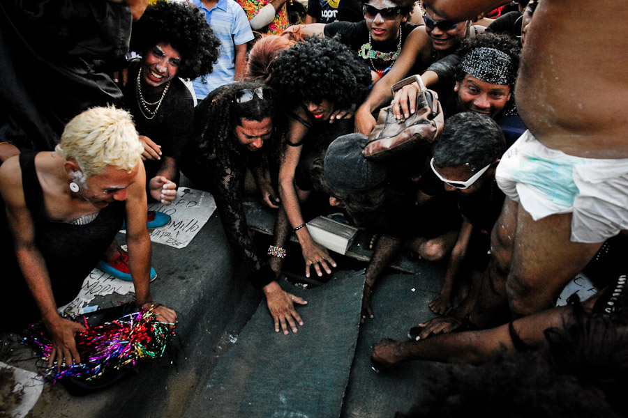 Men represent the Carnival Queen, a widow of Joselito, they are wearing black and mourning