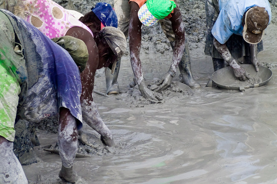 Nearly all women gold miners complain of a backache. They suffer from malaria, tropical fevers and parasitic deseases due to the working conditions.