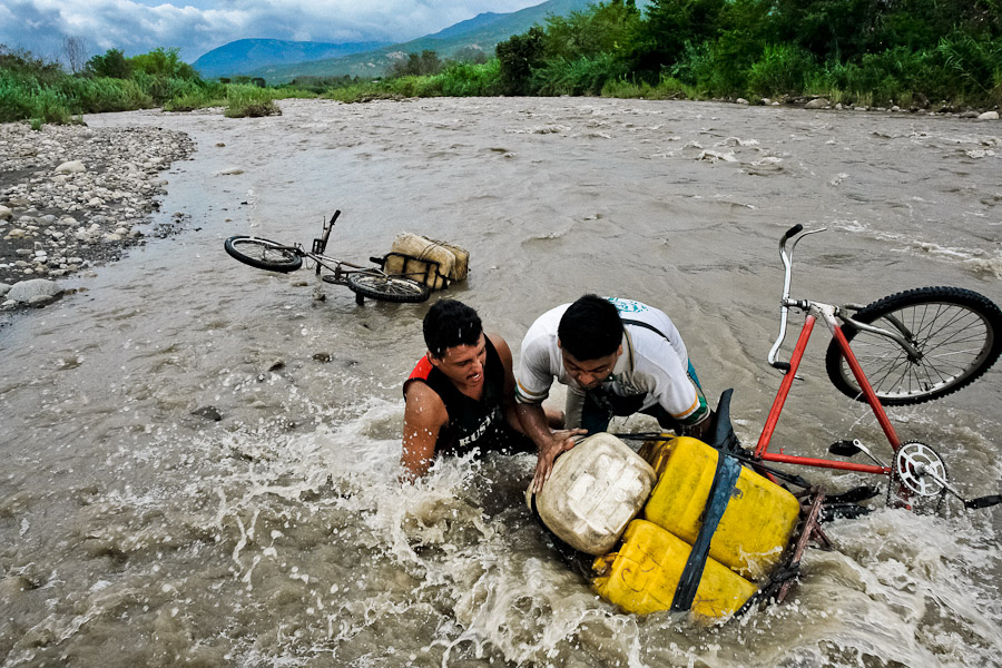 Contrabando (Cúcuta, hranice Kolumbie a Venezuely)